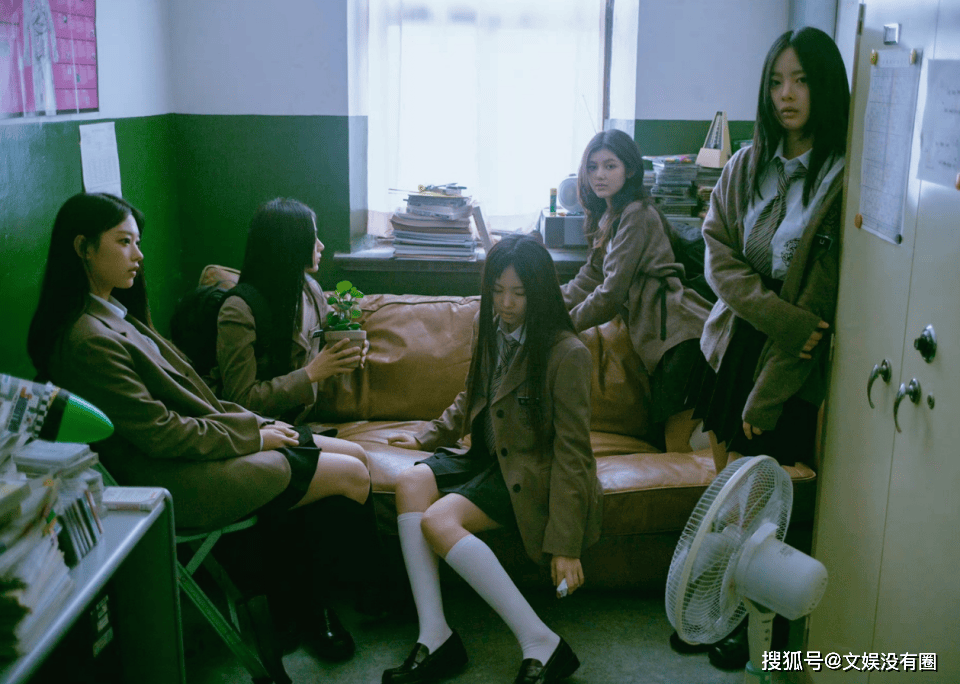 韩网热议：Newjeans紧急直播，要求闵熙珍回归Ador！