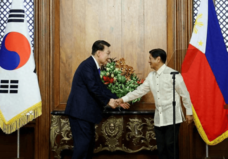 不甘愿再做旁观者？尹锡悦亲自会见马科斯，事关南海，局势又变了