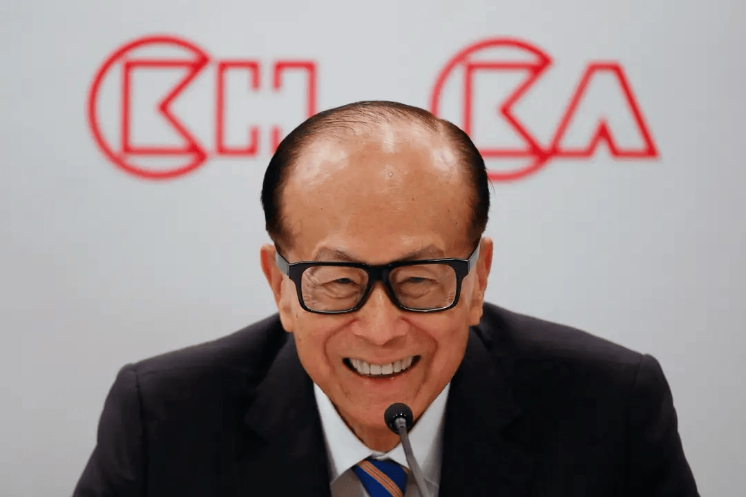 李嘉诚没想到，大局基本已定，北京专机顺利返回，港媒趁机发声